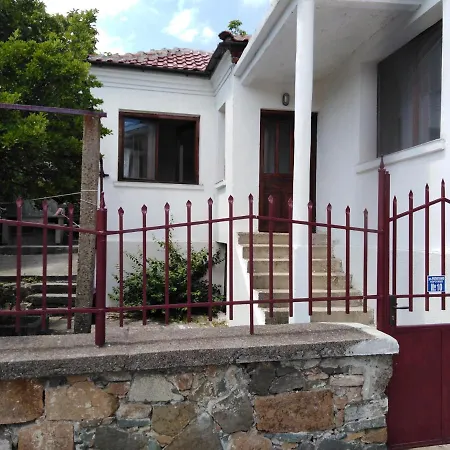 Town House On Ropotamo Str. Guest house