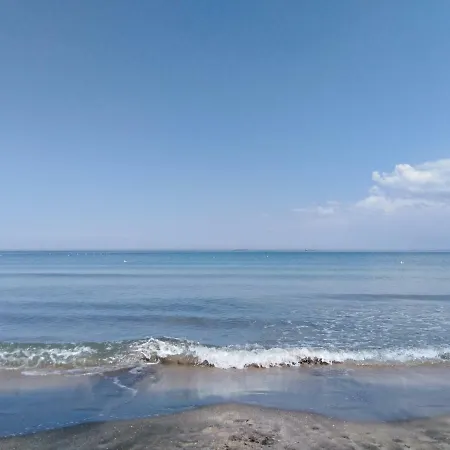 بيت ضيافة Town House On Ropotamo Str. *